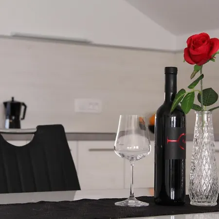 Floor アパート ザダル