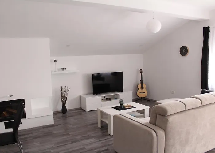 Floor דירה זאדאר